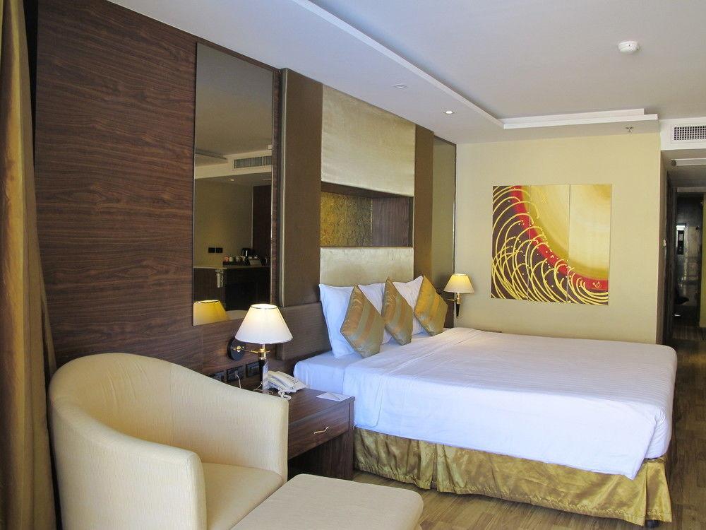 Nova Gold Hotel By Compass Hospitality Pattaya Exterior photo